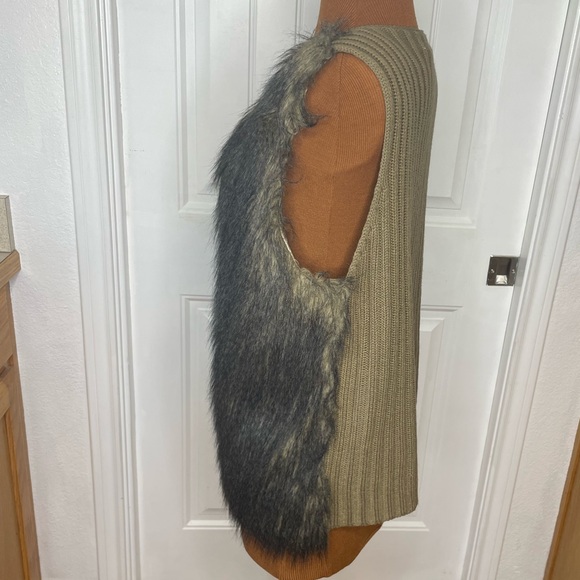 Boutique Faux Fur Vest by Live Change Size XL - Picture 3 of 10